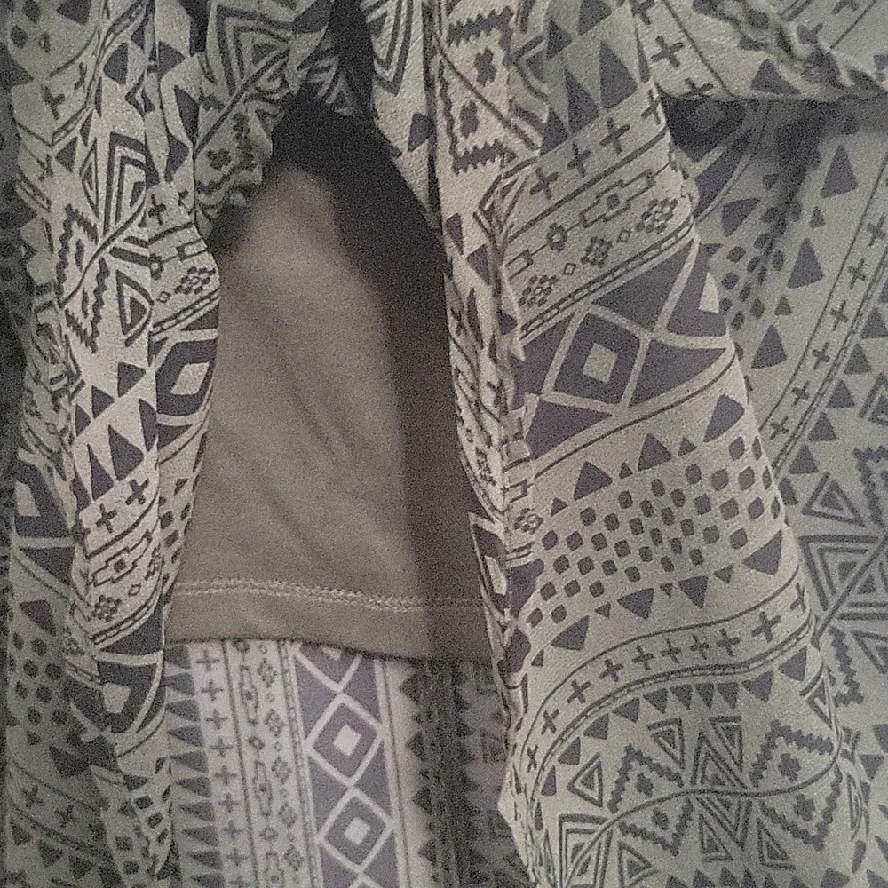 Inis Tribal Geometric High-Low Asymmetrical Skirt Dark Green and Black - Picture 5 of 10